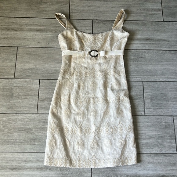 T Tahari Dresses & Skirts - T Tahari Golden Printed Cocktail Party Dress Size 10